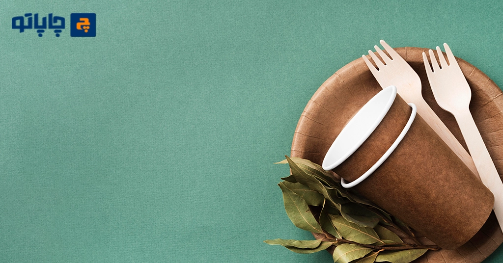 لیوان کاغذی داخل یک بشقاب کاغذی